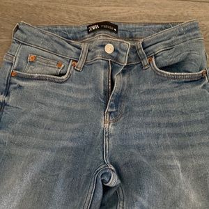 Zara skinny jeans size 4! Stretchy with rips- super cute